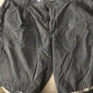 Men’s 42 silk shorts by Tommy Bahama